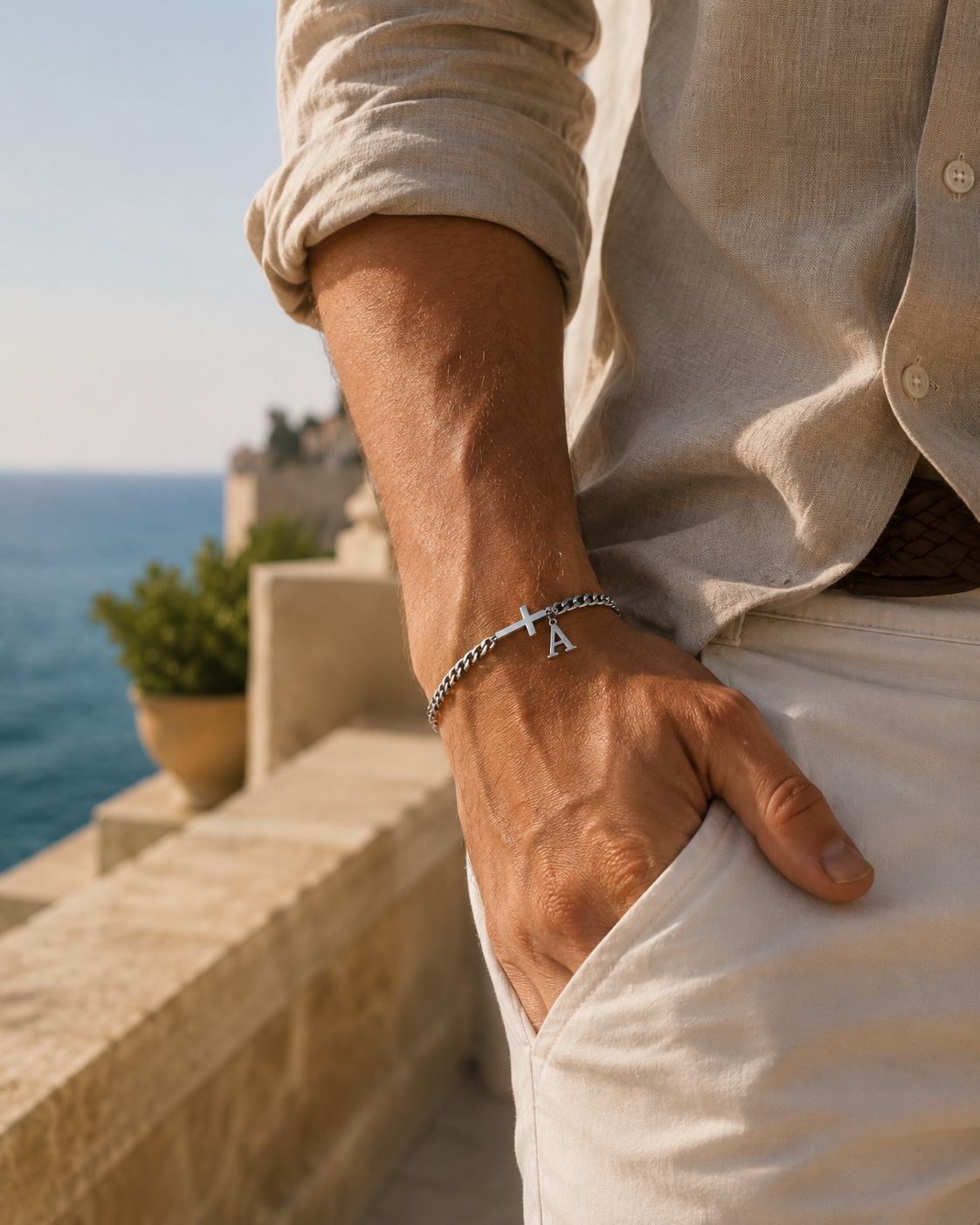 Herren Armband mit Kreuz & personalisiertem Buchstaben – Edelstahl