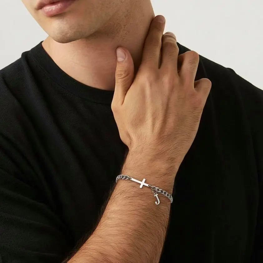 Herren Armband mit Kreuz & personalisiertem Buchstaben – Edelstahl