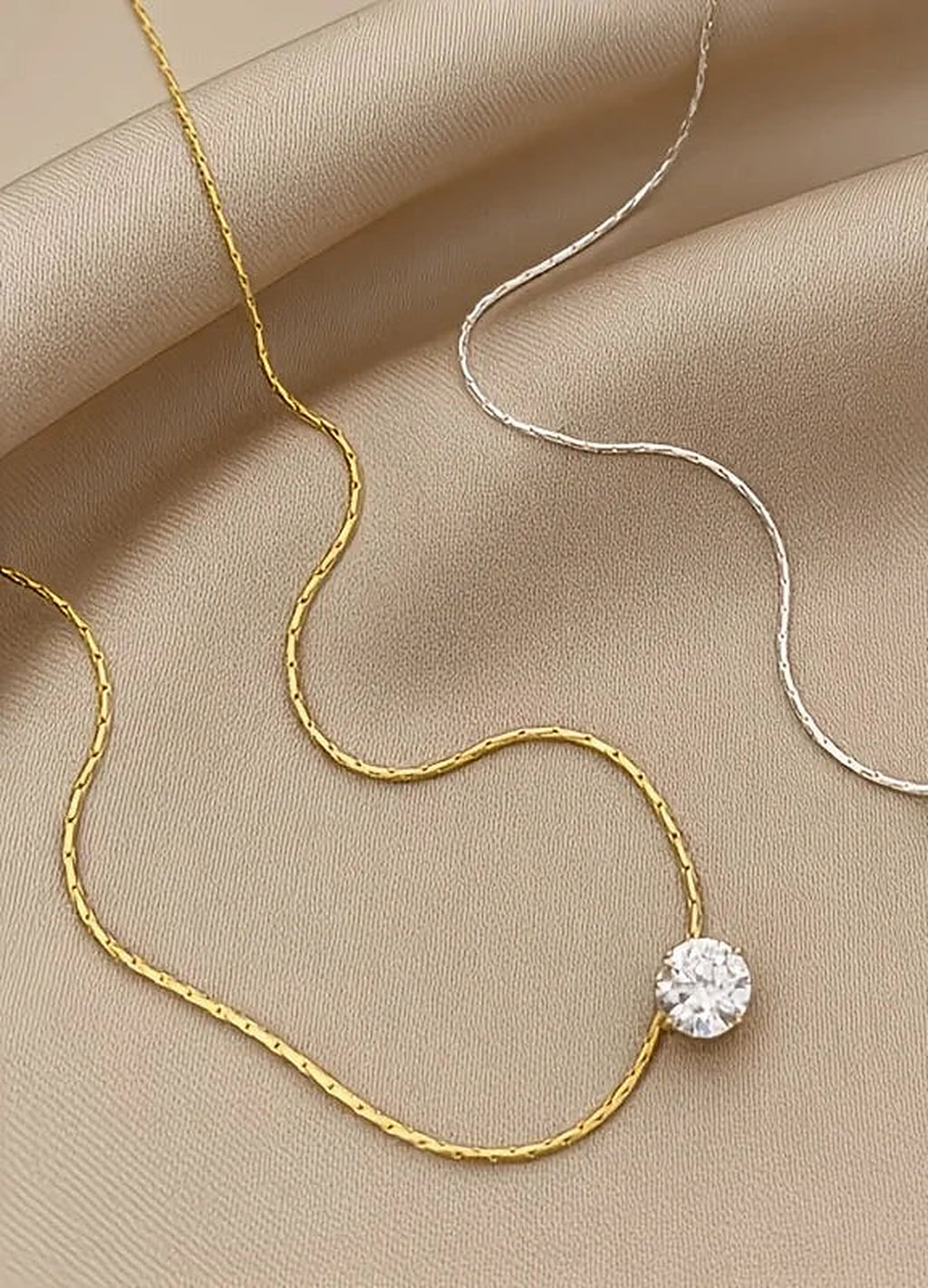 Solitaire-Halskette in Gold und Silber
