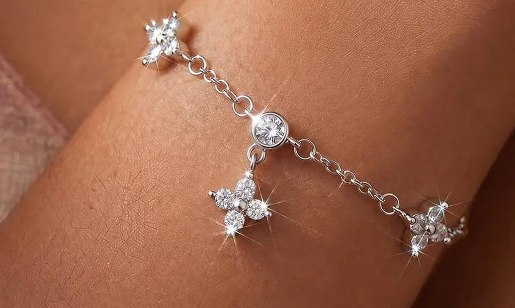 Kleeblatt-Armband in Silber mit hängenden Blüten